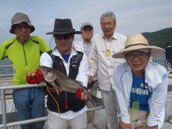 須磨海づり公園　青虫をエサにハネ51cm