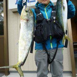 湯浅の磯のルアー釣果〜シイラ85cm&ハマチ50cm