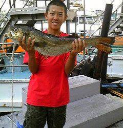 沖一文字北でタコジグにスズキ80cm5kgがヒット