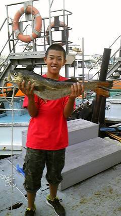 沖一文字北でタコジグにスズキ80cm5kg…