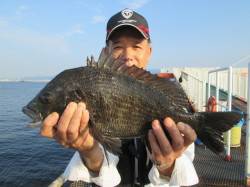 尼崎市立魚つり公園 柱周りでの落とし込みで…