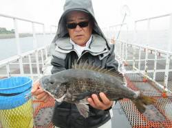 尼崎市立魚つり公園　ズボ釣りで良型チヌやハ…