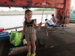 尼崎市立魚つり公園　雨でしたがサビキはお土…