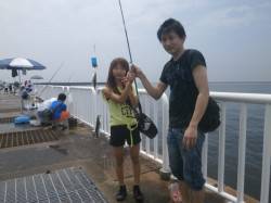 大阪南港魚つり園　サビキ釣りでは大きな群れ…