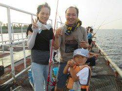 尼崎市立魚つり公園　20cmを超えるサバの引きで子供たち大喜びでした