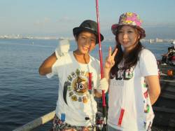 尼崎市魚つり公園　今日もアジ・サバ好調です…