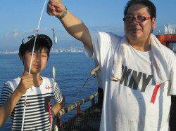 尼崎市魚つり公園　今日もアジ・サバ好調です