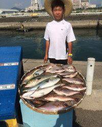 マリーナシティ海洋釣り堀　タイ・シマアジ・ハマチ