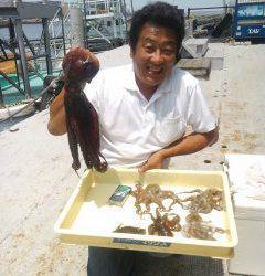 岸和田一文字のタコが好調☆1.6kgの良型も