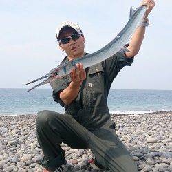 煙樹ヶ浜でショアジギング〜ドラグを鳴らしたのは103cmのダツ