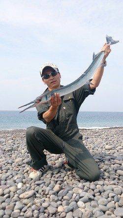 煙樹ヶ浜でショアジギング〜ドラグを鳴らしたのは103cmのダツ