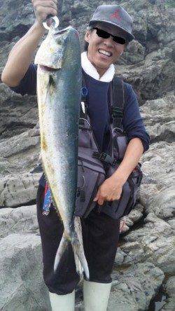 小浦にて磯でのルアー釣りに初挑戦〜シイラ８０㎝ゲット！