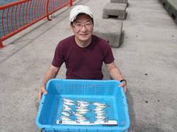 平磯海づり公園でサビキ　アジが釣れています…