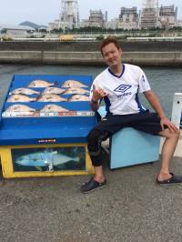 マリーナシティ海洋釣り堀でマダイ〜次は青物…