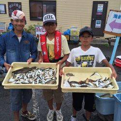 和歌山マリーナシティ　サビキでアジ大漁　他キスや小ヒラメも