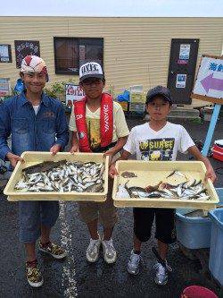 和歌山マリーナシティ　サビキでアジ大漁　他キスや小ヒラメも