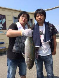 マリーナシティ海洋釣り堀　初カンパチをゲットできました♪