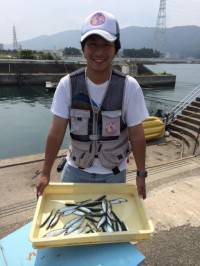 マリーナシティ海釣り公園　サビキで豆アジ&…