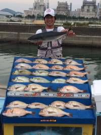 貸切釣り堀でシマアジ5尾・マダイ19尾・メ…