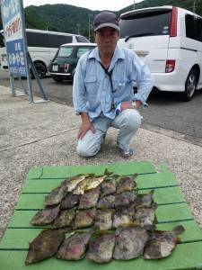 ヒラバエにてズボ釣りでカワハギ大漁☆