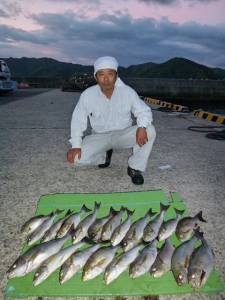 神谷沖一文字で夜通しのカゴ釣り　イサギ21…