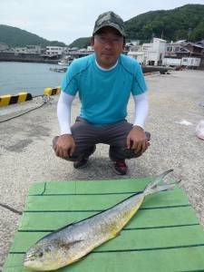 沖一文字内向きのシイラ釣果〜南風強く濁りあ…