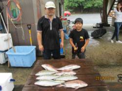 田井の海上釣り堀でマダイ・シマアジ、エサは…