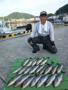 沖一文字内向きで良型イサギが好調！36cm…