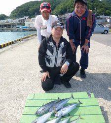 神谷沖一文字でカゴ釣り　ゴマサバにソーダガツオ