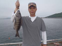 須磨海づり公園　ウキ流し釣りでチヌ48cm…