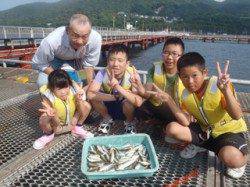 須磨海づり公園　アジのサビキ釣りで楽しい夏休み