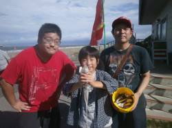 南港海釣り公園　サビキでアジ・サッパも波高…