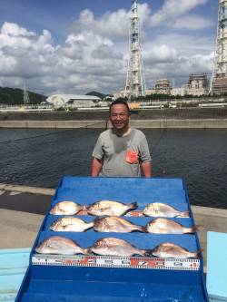 マリーナシティ海洋釣り堀 タイが入れ食いで…