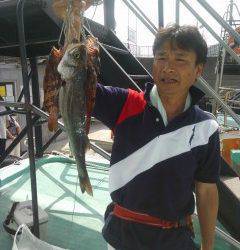 旧の赤灯台でハネ・グレ・アコウ・ガシラなど