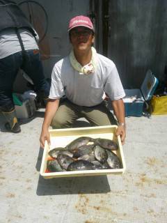 沖の1番にてオキアミフカセでグレ11枚