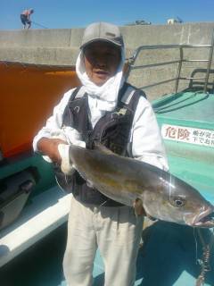 沖の北にてのませ釣りでカンパチ75cm！