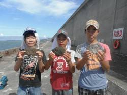 北港魚つり公園　グッドサイズのカワハギ釣れ…