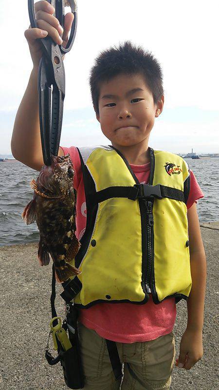 朝一番の船で武庫川一文字へ　サビキと胴突で…