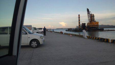 日高港湾タチウオ狙い〜本日は喰いが渋くなん…