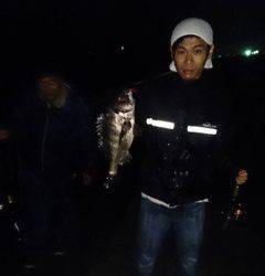 雨の林崎漁港でチンニング　開始2投目でヒット！