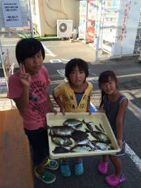 マリーナシティでアイゴ・アジ☆魚も喜ぶ子供…