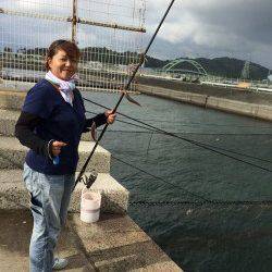 和歌山マリーナシティ海釣り公園　サビキでアジ・イワシ楽しめる