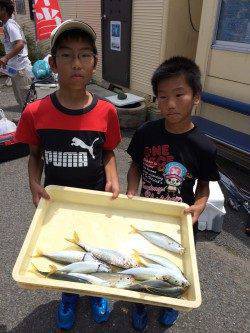 マリーナシティ海釣り公園　大きいアジが釣れました♪