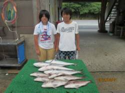 田井の釣り堀でお子様が見事、青物&…