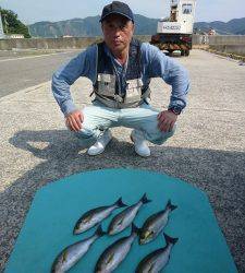 沖一文字外向きのカゴ釣りでイサギ、年なしチヌ52cmも！