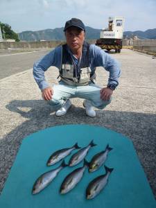 沖一文字外向きのカゴ釣りでイサギ、年なしチ…