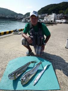 沖一文字でペンペンサイズですがシイラの回遊…