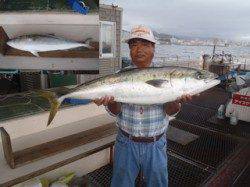 須磨海づり公園　記録賞ブリ101.7cmがきました！