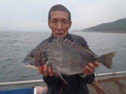 須磨海釣り公園　カゴ天秤仕掛けでチヌ48cm