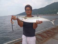 バイブレーションでサワラ81cmをゲット　…